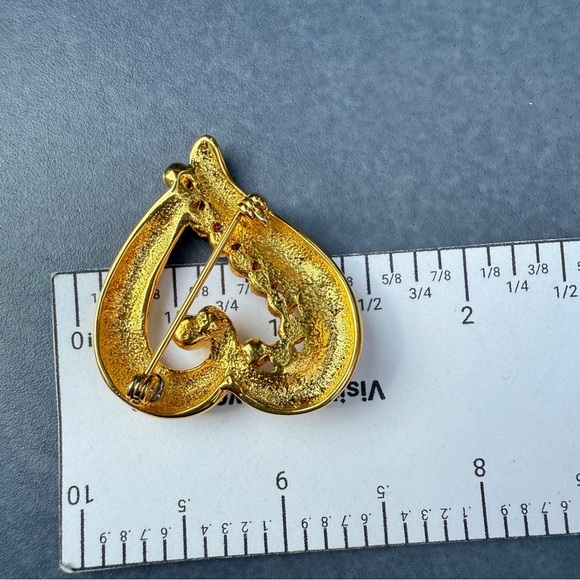 Elegant Gold Heart Brooch with Pearl and Crystals - Picture 6 of 10